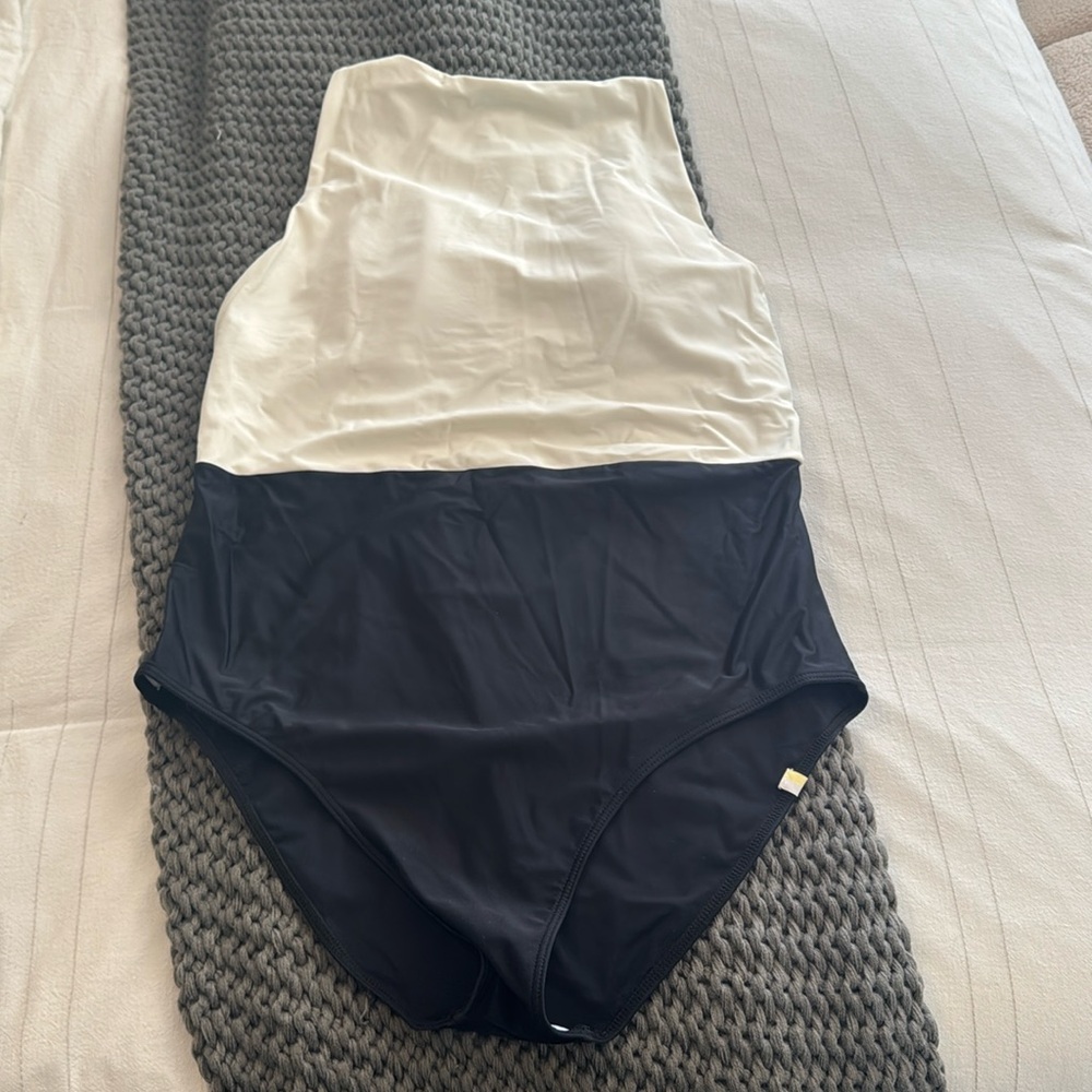 Summersalt The Cove One Piece Swimsuit Sz 16 Black and White Bathing suit